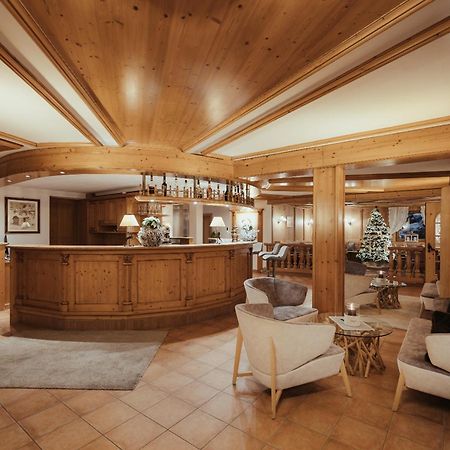 Villa Flora Mountain Lodges San Cassiano  Exterior photo