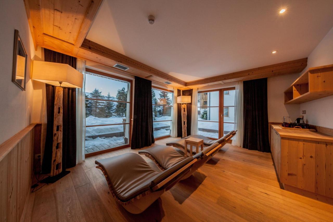 Villa Flora Mountain Lodges San Cassiano  Exterior photo