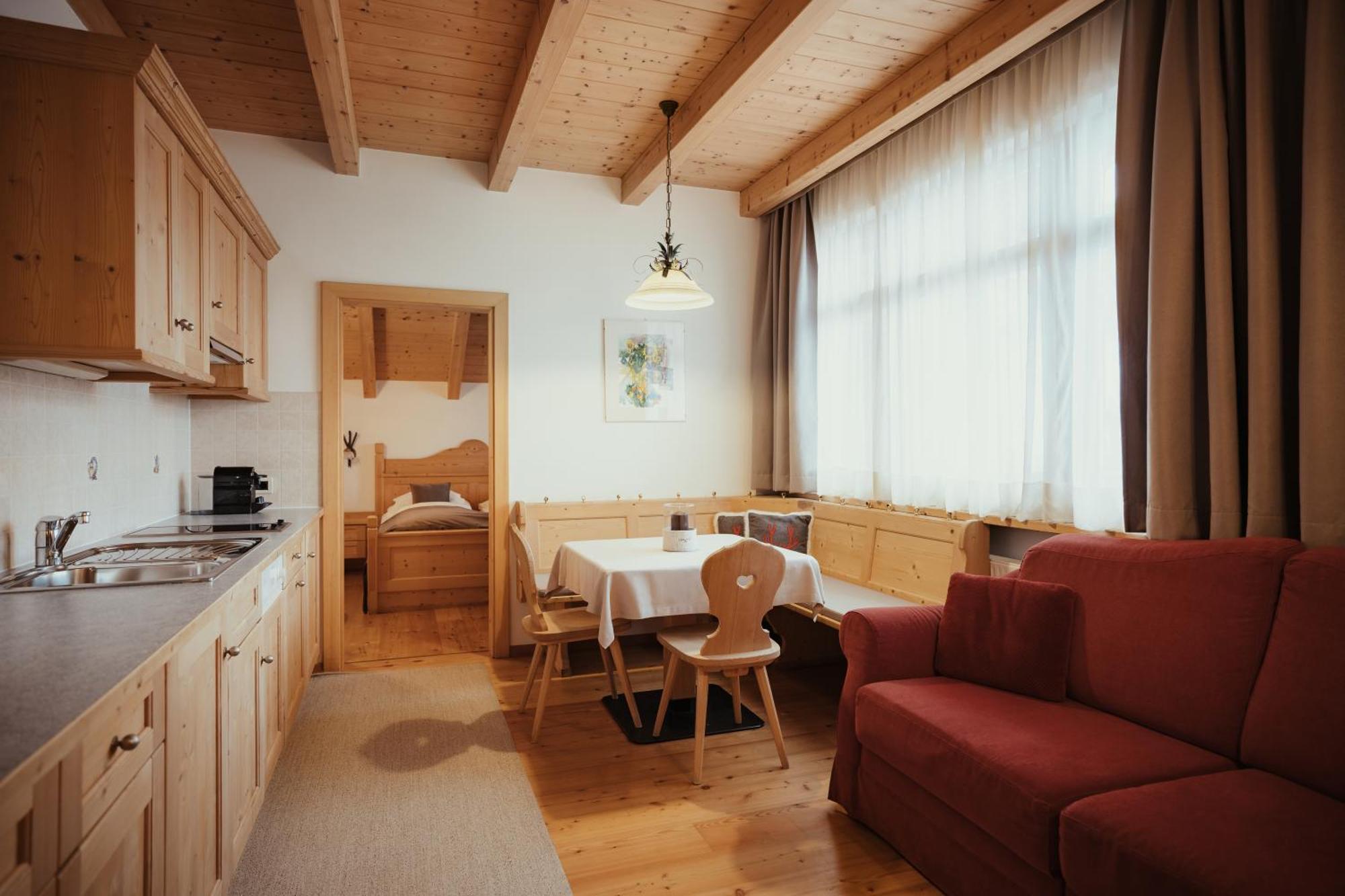 Villa Flora Mountain Lodges San Cassiano  Exterior photo