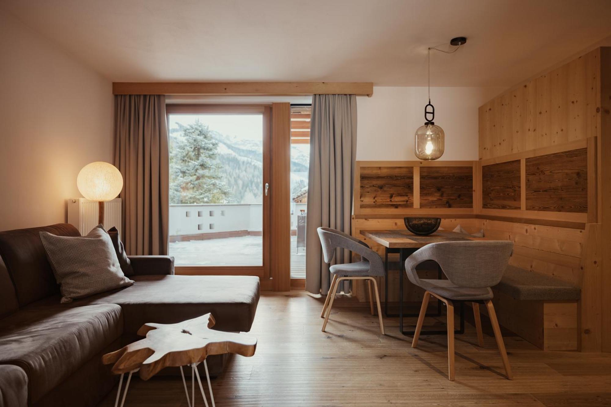 Villa Flora Mountain Lodges San Cassiano  Exterior photo