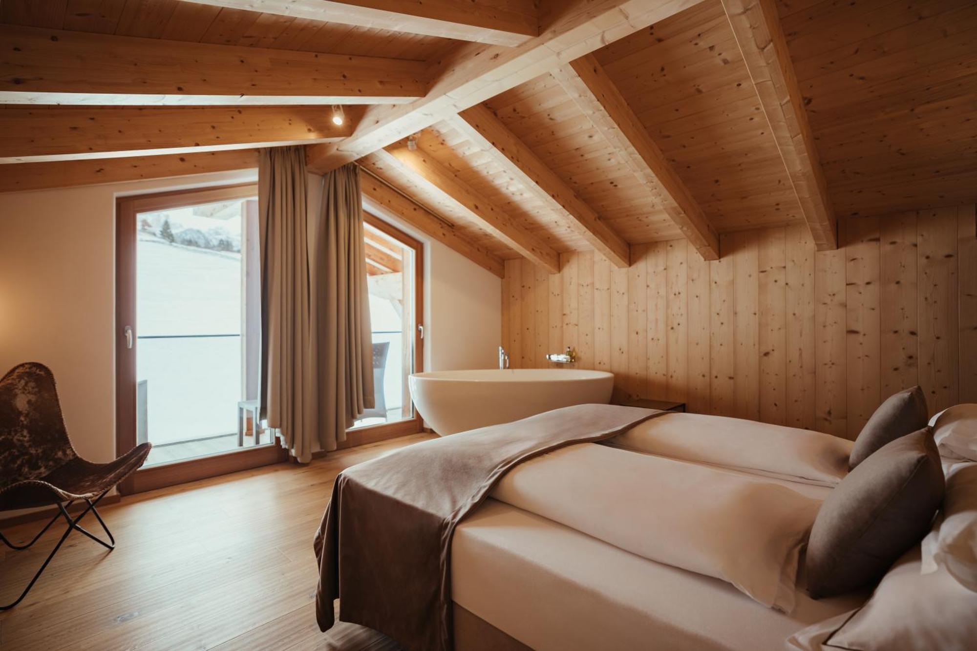 Villa Flora Mountain Lodges San Cassiano  Exterior photo