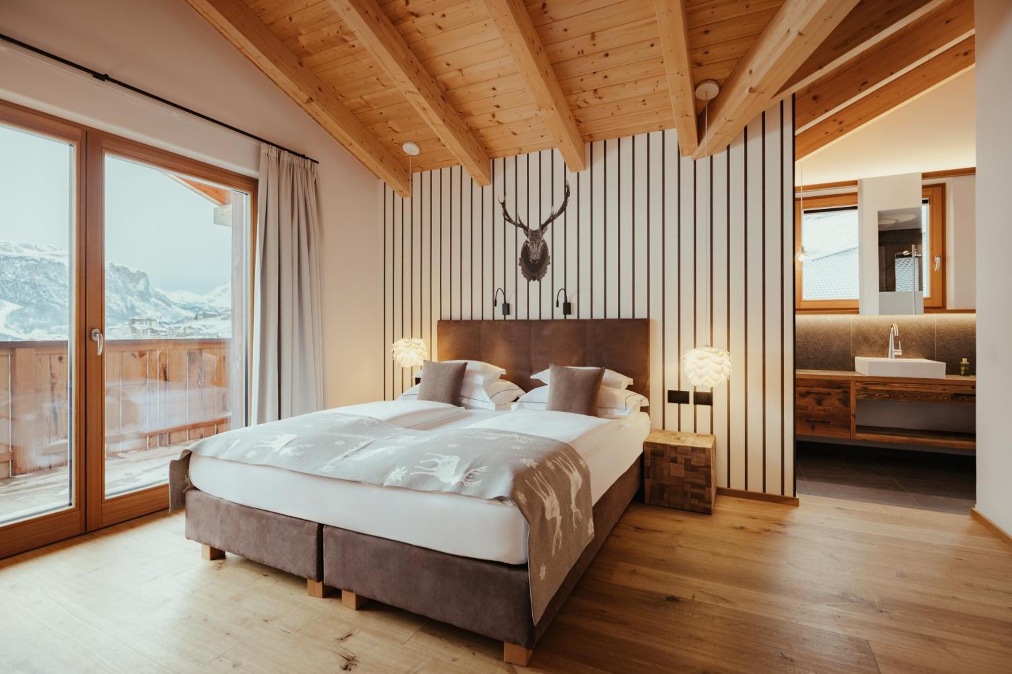 Villa Flora Mountain Lodges San Cassiano  Exterior photo