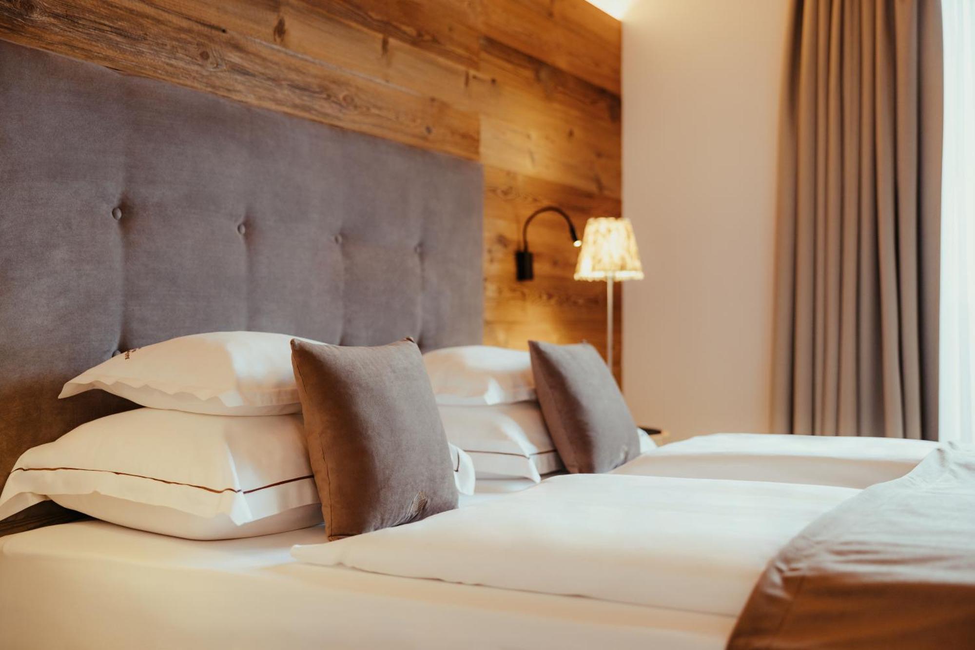 Villa Flora Mountain Lodges San Cassiano  Exterior photo
