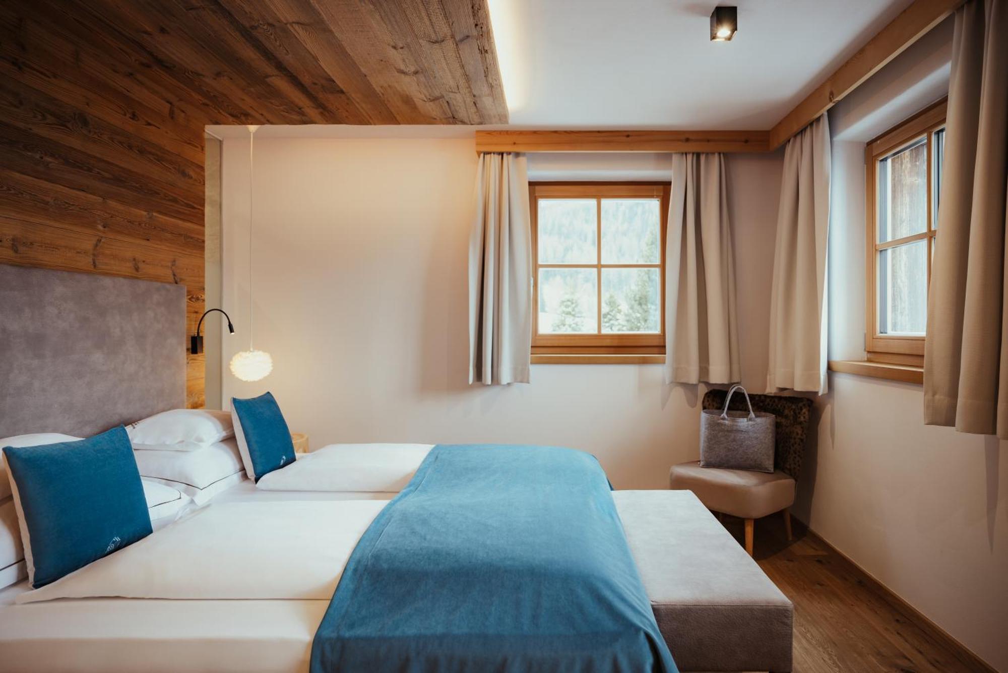 Villa Flora Mountain Lodges San Cassiano  Exterior photo
