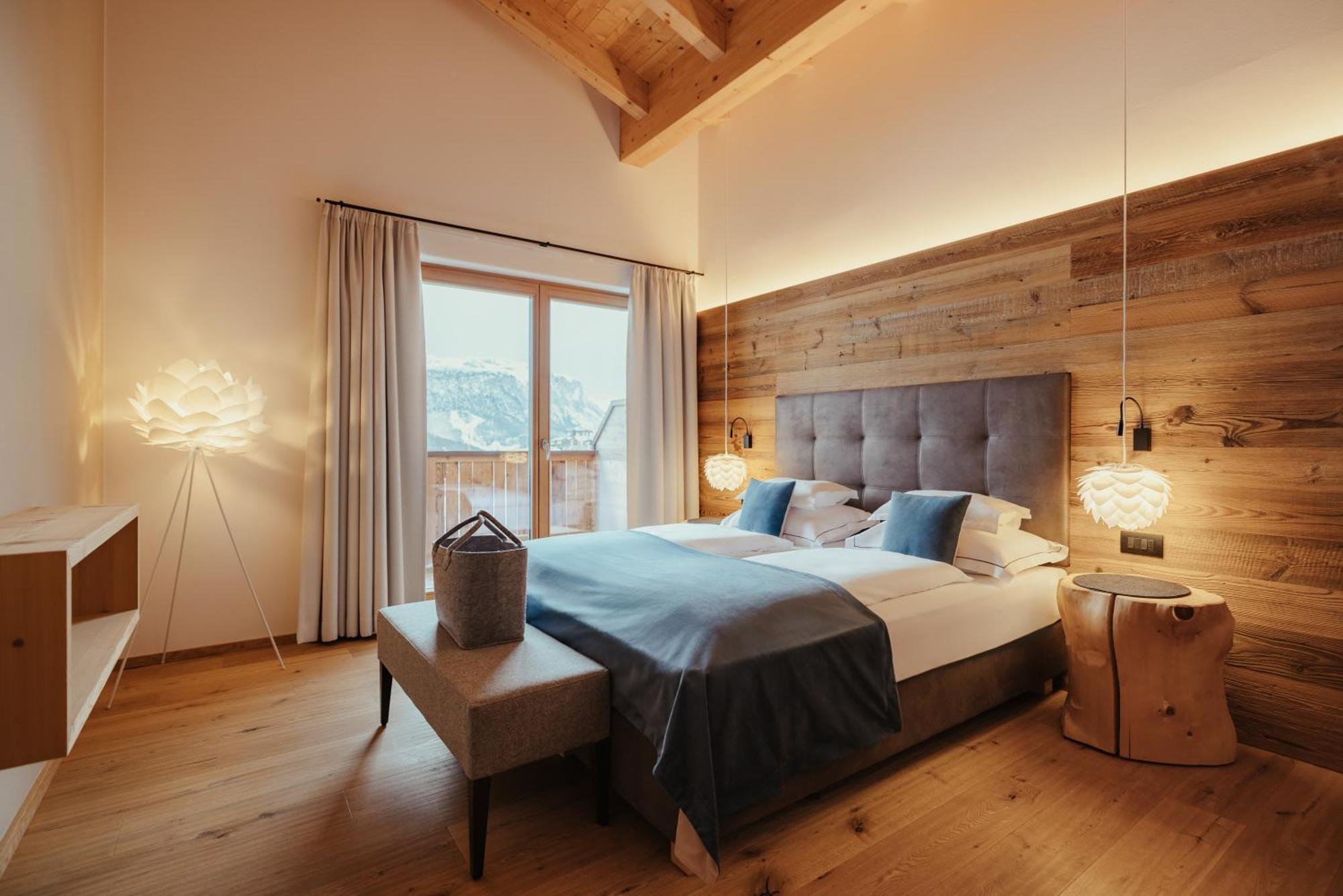 Villa Flora Mountain Lodges San Cassiano  Exterior photo