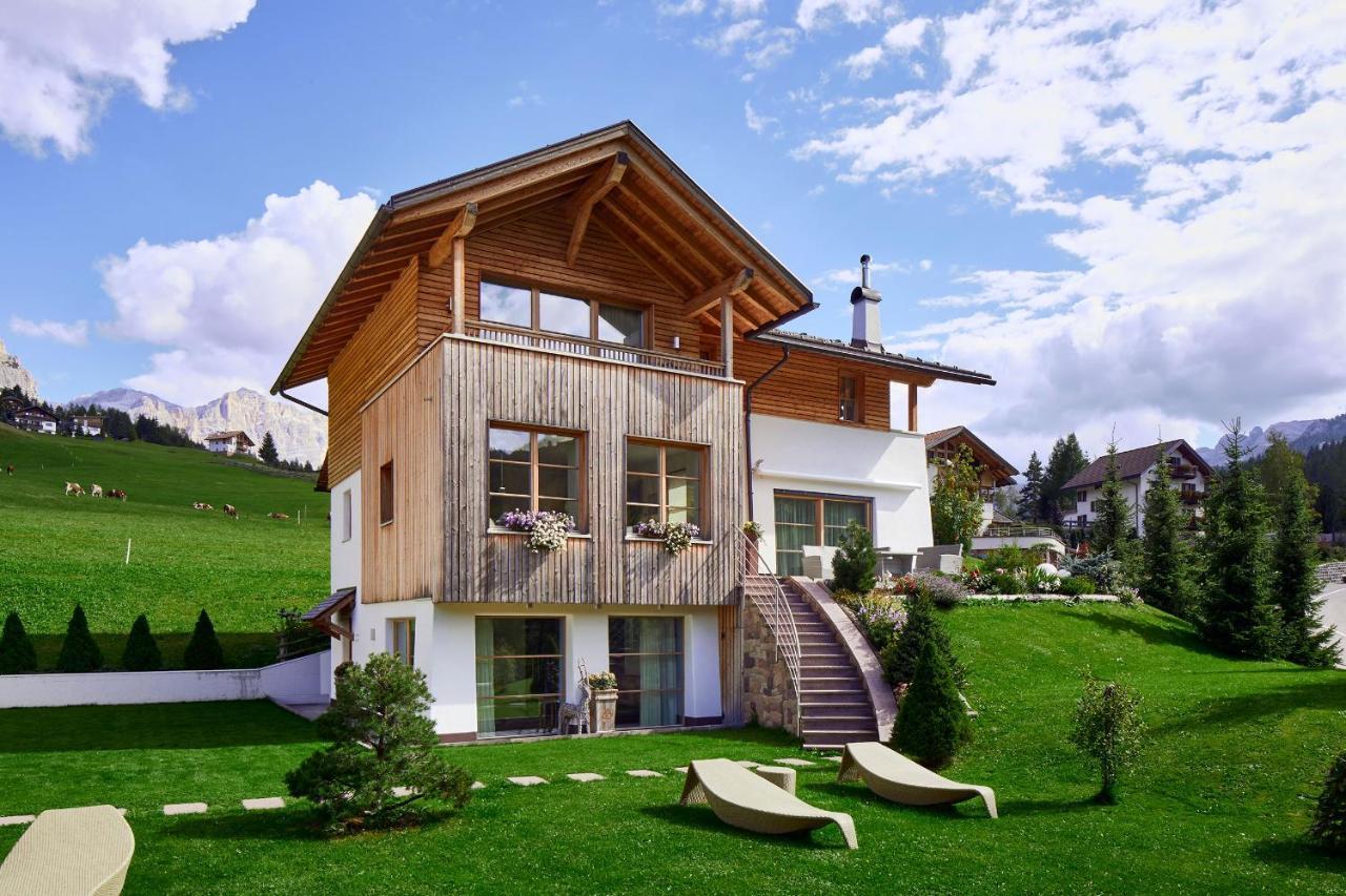 Villa Flora Mountain Lodges San Cassiano  Exterior photo